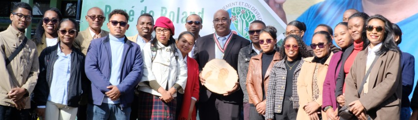 Dr. Lily-Arison René de Roland posing with attendees at the ceremony where he was awarded the "Commander" distinction by the Malagasy government.