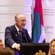Dirk Kempthorne speaking at a podium.